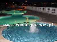 Trogir jest położony 20 km od Splitu. Chorwacja. Trogir to stare malownicze miasto śr&oacute;dziemnomorskie, położone na wyspie. Zabytkowa star&oacute;wka z katedrą św. Lovro z romańskim porta
