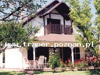 Balaton to największe jezioro w Europie Środkowej. Latem szybko się nagrzewa do temperatury 21-28&deg;C. Średnia głębokość 4 m. Południowy brzeg jest płytszy i można spacerować daleko w je