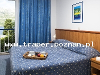 Korcula - wyspa słońca, wina i bogatej historii, to najbardziej śr&oacute;dziemnomorska wyspa Dalmacji, z niej pochodził Marco Polo. Miasteczko Korcula rozwijało się przez wiele lat. Do dzisiaj 