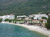 Gradac to miejscowość wczasowa na Makarskiej Riwierze, w połowie drogi między Splitem a Dubrownikiem. Znajduje się na brzegu Adriatyku nad dwoma zatokami, odzielonymi niewielkim wzniesieniem, na 