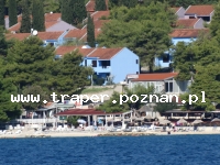 Trogir jest położony 20 km od Splitu. Chorwacja. Trogir to stare malownicze miasto śr&oacute;dziemnomorskie, położone na wyspie. Zabytkowa star&oacute;wka z katedrą św. Lovro z romańskim porta
