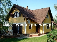 Balaton to największe jezioro w Europie Środkowej. Latem szybko się nagrzewa do temperatury 21-28&deg;C. Średnia głębokość 4 m. Południowy brzeg jest płytszy i można spacerować daleko w je