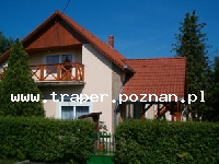Balaton to największe jezioro w Europie Środkowej. Latem szybko się nagrzewa do temperatury 21-28&deg;C. Średnia głębokość 4 m. Południowy brzeg jest płytszy i można spacerować daleko w je