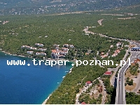 Kraljevica to pupularna miejscowość wczasowa leżąca na lądzie, ale najbliżej Wyspy Krk i lotniska Rijeka. Chorwacja.&nbsp; Na skraju miejscowości znajduje się Ośrodek Wczasowy Uvala Scott.
&
