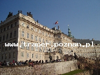 Praga to stolica Czech, siedziba prezydenta, administracji i władzy Republiki Czeskiej, centrum polityczne, ekonomiczne, administracyjne i kulturalne a r&oacute;wnocześnie największe, najbardziej z