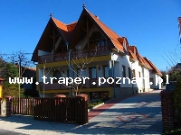 Balaton to największe jezioro w Europie Środkowej. Latem szybko się nagrzewa do temperatury 21-28&deg;C. Średnia głębokość 4 m. Południowy brzeg jest płytszy i można spacerować daleko w je