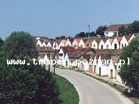 Villany to miejscowość słynąca z wybornych czerwonych win, położona jest na stokach wzg&oacute;rz Vill&aacute;ny, około 20 km od Pecsu, zyskała zaszczytny tytuł Miasta Wina i Winnej Latorośl