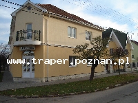 Hajduszoboszl&oacute; tutaj znajduje się największy w Europie kompleks wodny Hungarospa. Olbrzymie kąpielisko z wieloma basenami termalnymi, z falami, rekreacyjnymi, pływackimi, basenami leczniczy
