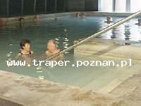 Heviz, węgierskie H&eacute;viz położone jest 6 km od zabytkowego uniwersyteckiego miasta Keszthely, p&oacute;łnocnego brzegu Balatonu, blisko granicy z Austrią. H&eacute;viz to spokojna miejscowo