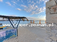 Trogir jest położony 20 km od Splitu. Chorwacja. Trogir to stare malownicze miasto śr&oacute;dziemnomorskie, położone na wyspie. Zabytkowa star&oacute;wka z katedrą św. Lovro z romańskim porta