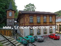 Jańskie Łaźnie leżą na południowym stoku Karkonoszy, na wysokości 670 m.n.p.m., panuje tu stosunkowo ciepły, podg&oacute;rski klimat, charakteryzujący się wysokim nasłonecznieniem. Trasy na