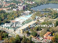 Hajduszoboszl&oacute; tutaj znajduje się największy w Europie kompleks wodny Hungarospa. Olbrzymie kąpielisko z wieloma basenami termalnymi, z falami, rekreacyjnymi, pływackimi, basenami leczniczy