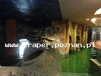 Hajduszoboszl&oacute; tutaj znajduje się największy w Europie kompleks wodny Hungarospa. Olbrzymie kąpielisko z wieloma basenami termalnymi, z falami, rekreacyjnymi, pływackimi, basenami leczniczy