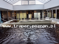 Hajduszoboszl&oacute; tutaj znajduje się największy w Europie kompleks wodny Hungarospa. Olbrzymie kąpielisko z wieloma basenami termalnymi, z falami, rekreacyjnymi, pływackimi, basenami leczniczy