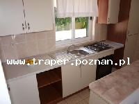 Podgora jest położona w południowej części Chorwacji, w Dalmacji, 10 km od Makarskiej. Znajduje się na Riwierze Makarskiej. Na turyst&oacute;w czekają malownicze plaże, krystalicznie czysta wo