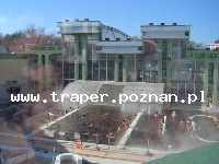 Hajduszoboszl&oacute; tutaj znajduje się największy w Europie kompleks wodny Hungarospa. Olbrzymie kąpielisko z wieloma basenami termalnymi, z falami, rekreacyjnymi, pływackimi, basenami leczniczy