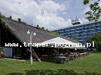 Balaton to największe jezioro w Europie Środkowej. Latem szybko się nagrzewa do temperatury 21-28&deg;C. Średnia głębokość 4 m. Południowy brzeg jest płytszy i można spacerować daleko w je