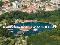 Heviz, węgierskie H&eacute;viz położone jest 6 km od zabytkowego uniwersyteckiego miasta Keszthely, p&oacute;łnocnego brzegu Balatonu, blisko granicy z Austrią. H&eacute;viz to spokojna miejscowo