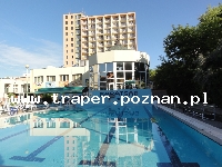 Hajduszoboszl&oacute; tutaj znajduje się największy w Europie kompleks wodny Hungarospa. Olbrzymie kąpielisko z wieloma basenami termalnymi, z falami, rekreacyjnymi, pływackimi, basenami leczniczy