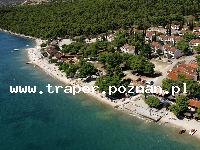 Trogir jest położony 20 km od Splitu. Chorwacja. Trogir to stare malownicze miasto śr&oacute;dziemnomorskie, położone na wyspie. Zabytkowa star&oacute;wka z katedrą św. Lovro z romańskim porta