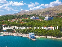 Trogir jest położony 20 km od Splitu. Chorwacja. Trogir to stare malownicze miasto śr&oacute;dziemnomorskie, położone na wyspie. Zabytkowa star&oacute;wka z katedrą św. Lovro z romańskim porta