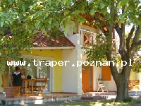 Balaton to największe jezioro w Europie Środkowej. Latem szybko się nagrzewa do temperatury 21-28&deg;C. Średnia głębokość 4 m. Południowy brzeg jest płytszy i można spacerować daleko w je