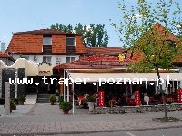 Hajduszoboszl&oacute; tutaj znajduje się największy w Europie kompleks wodny Hungarospa. Olbrzymie kąpielisko z wieloma basenami termalnymi, z falami, rekreacyjnymi, pływackimi, basenami leczniczy