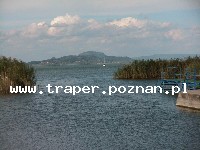 Balaton to największe jezioro w Europie Środkowej. Latem szybko się nagrzewa do temperatury 21-28&deg;C. Średnia głębokość 4 m. Południowy brzeg jest płytszy i można spacerować daleko w je