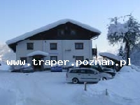 Zell am See i Saalbach należą do regionu narciarskiego Europa Sportregion, leżą w dolinie jeziora Zeller See w Ziemi Salzburskiej. W obu miejscowościach znajduje się wiele tras narciarskich. Dzi
