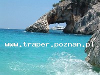 Tortoli na Sardyni, miasteczko nad brzegiem morza. Sardynia to włoska wyspa, druga pod względem wielkości na Morzu Śr&oacute;dziemnym.