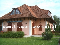 Balaton to największe jezioro w Europie Środkowej. Latem szybko się nagrzewa do temperatury 21-28&deg;C. Średnia głębokość 4 m. Południowy brzeg jest płytszy i można spacerować daleko w je
