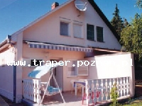 Balaton to największe jezioro w Europie Środkowej. Latem szybko się nagrzewa do temperatury 21-28&deg;C. Średnia głębokość 4 m. Południowy brzeg jest płytszy i można spacerować daleko w je