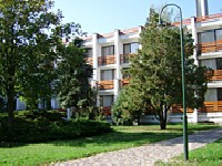 Balaton to największe jezioro w Europie Środkowej. Latem szybko się nagrzewa do temperatury 21-28&deg;C. Średnia głębokość 4 m. Południowy brzeg jest płytszy i można spacerować daleko w je