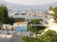 Korcula - wyspa słońca, wina i bogatej historii, to najbardziej śr&oacute;dziemnomorska wyspa Dalmacji, z niej pochodził Marco Polo. Miasteczko Korcula rozwijało się przez wiele lat. Do dzisiaj 