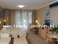 Zalakaros jest położone na południe od Balatonu blisko granicy z Austrią i Chorwacją, 30 km od miasta Balatonmariafurdo. W Zalakaros znajduje się nowoczene interesujące kąpielisko termalne. K�