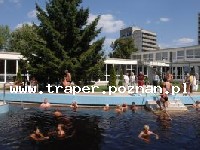 Hajduszoboszl&oacute; tutaj znajduje się największy w Europie kompleks wodny Hungarospa. Olbrzymie kąpielisko z wieloma basenami termalnymi, z falami, rekreacyjnymi, pływackimi, basenami leczniczy