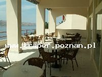 Karlobag to miejscowość wczasowa położona na brzegu Adriatyku, naprzeciw wyspy Pag. Karlobag znajduje się u st&oacute;p G&oacute;r Velebit, graniczy z Parkiem Narodowym Velebit od p&oacute;łnocy