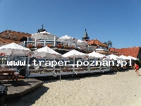 Sopot jest popularnym kurortem nadmorskim, miastem uzdrowiskowym, po II wojnie światowej znanym z organizowanych tam od 1961 w Operze Leśnej konkurs&oacute;w piosenki Sopot Festival. Miasto posiada 