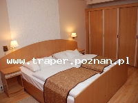 Hajduszoboszl&oacute; tutaj znajduje się największy w Europie kompleks wodny Hungarospa. Olbrzymie kąpielisko z wieloma basenami termalnymi, z falami, rekreacyjnymi, pływackimi, basenami leczniczy