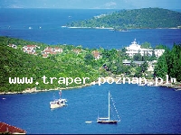 Korcula - wyspa słońca, wina i bogatej historii, to najbardziej śr&oacute;dziemnomorska wyspa Dalmacji, z niej pochodził Marco Polo. Miasteczko Korcula rozwijało się przez wiele lat. Do dzisiaj 