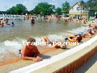 Hajduszoboszl&oacute; tutaj znajduje się największy w Europie kompleks wodny Hungarospa. Olbrzymie kąpielisko z wieloma basenami termalnymi, z falami, rekreacyjnymi, pływackimi, basenami leczniczy
