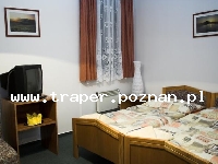 Jańskie Łaźnie leżą na południowym stoku Karkonoszy, na wysokości 670 m.n.p.m., panuje tu stosunkowo ciepły, podg&oacute;rski klimat, charakteryzujący się wysokim nasłonecznieniem. Trasy na