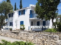 Korcula - wyspa słońca, wina i bogatej historii, to najbardziej śr&oacute;dziemnomorska wyspa Dalmacji, z niej pochodził Marco Polo. Miasteczko Korcula rozwijało się przez wiele lat. Do dzisiaj 