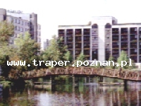 Hajduszoboszl&oacute; tutaj znajduje się największy w Europie kompleks wodny Hungarospa. Olbrzymie kąpielisko z wieloma basenami termalnymi, z falami, rekreacyjnymi, pływackimi, basenami leczniczy