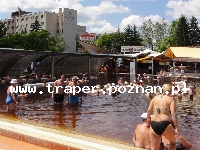 Hajduszoboszl&oacute; tutaj znajduje się największy w Europie kompleks wodny Hungarospa. Olbrzymie kąpielisko z wieloma basenami termalnymi, z falami, rekreacyjnymi, pływackimi, basenami leczniczy