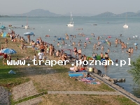 Balaton to największe jezioro w Europie Środkowej. Latem szybko się nagrzewa do temperatury 21-28&deg;C. Średnia głębokość 4 m. Południowy brzeg jest płytszy i można spacerować daleko w je