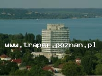 Balaton to największe jezioro w Europie Środkowej. Latem szybko się nagrzewa do temperatury 21-28&deg;C. Średnia głębokość 4 m. Południowy brzeg jest płytszy i można spacerować daleko w je