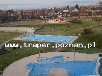 Tapolca położona jest blisko p&oacute;łnocnego brzegu Balatonu, stosunkowo blisko granicy z Austrią, 15 km od miasteczka Badacsony. Tapolca znajduje się w dolinie otoczonej wygasłymi wulkanami w