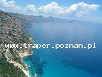 Tortoli na Sardyni, miasteczko nad brzegiem morza. Sardynia to włoska wyspa, druga pod względem wielkości na Morzu Śr&oacute;dziemnym.