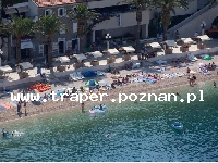Podgora jest położona w południowej części Chorwacji, w Dalmacji, 10 km od Makarskiej. Znajduje się na Riwierze Makarskiej. Na turyst&oacute;w czekają malownicze plaże, krystalicznie czysta wo